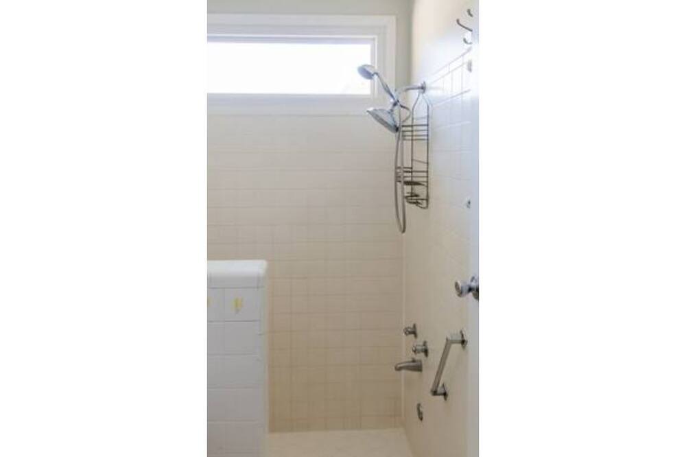 Photo of Bathroom in Lake Terrace & Oaks