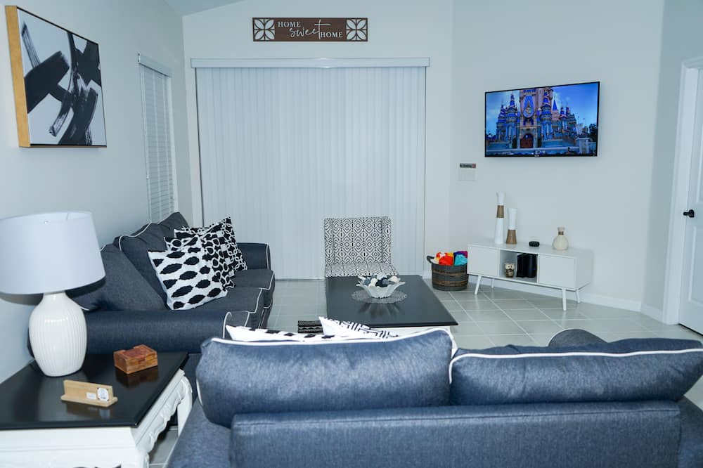 Photo of Livingroom in Tuscan Ridge