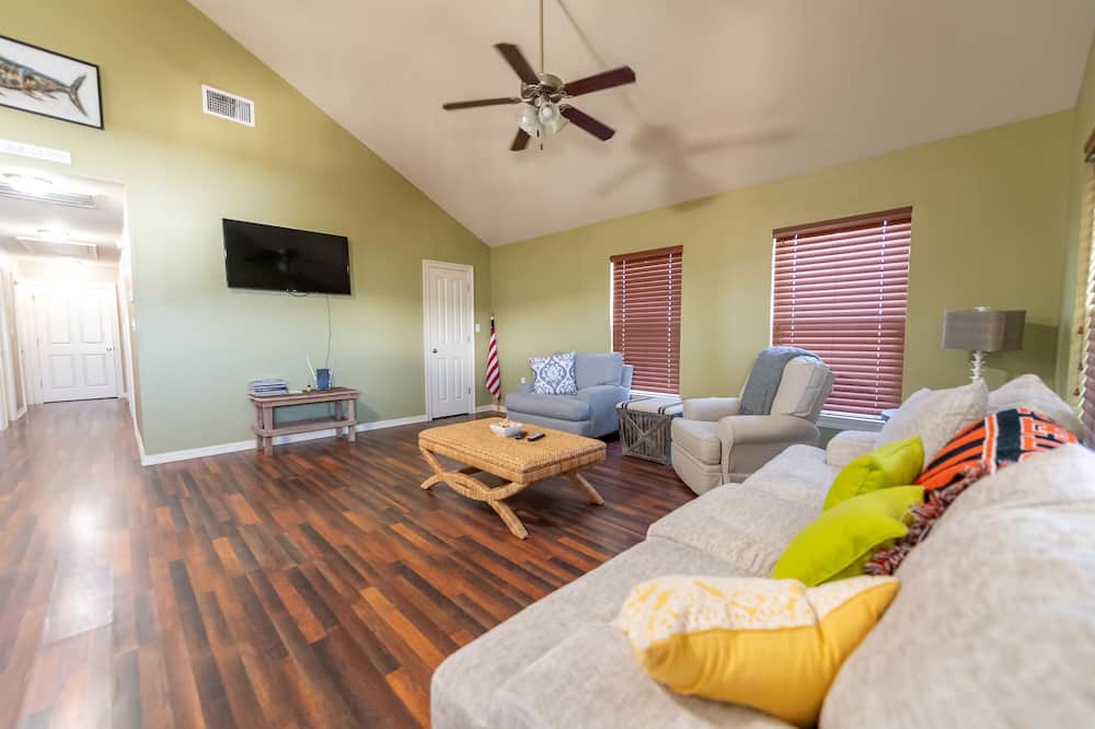 Photo of Livingroom in Golden Meadow