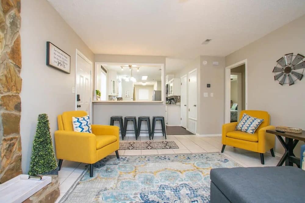 Photo of Livingroom in Ferry Pass
