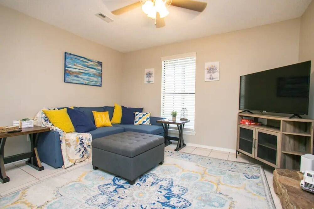 Photo of Livingroom in Ferry Pass
