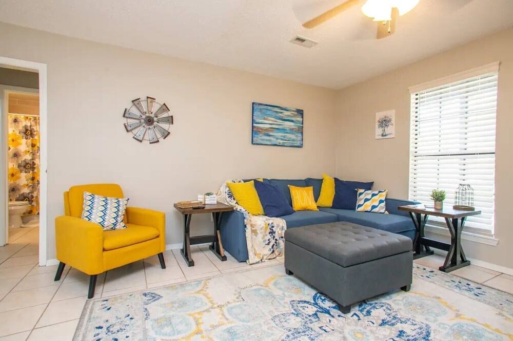 Photo of Livingroom in Ferry Pass