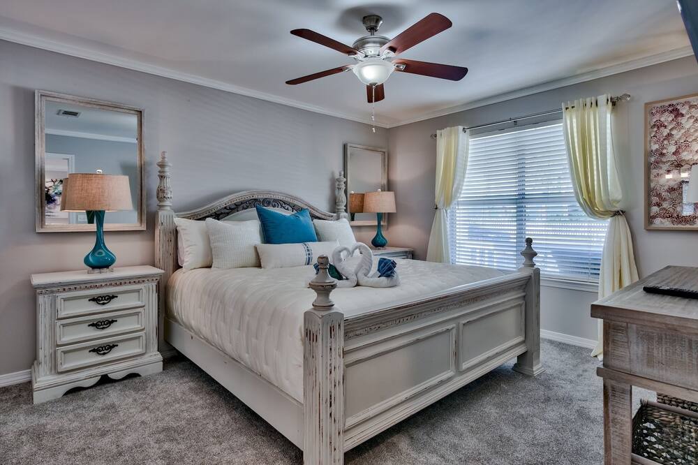 Photo of Bedroom in Clipper Cove