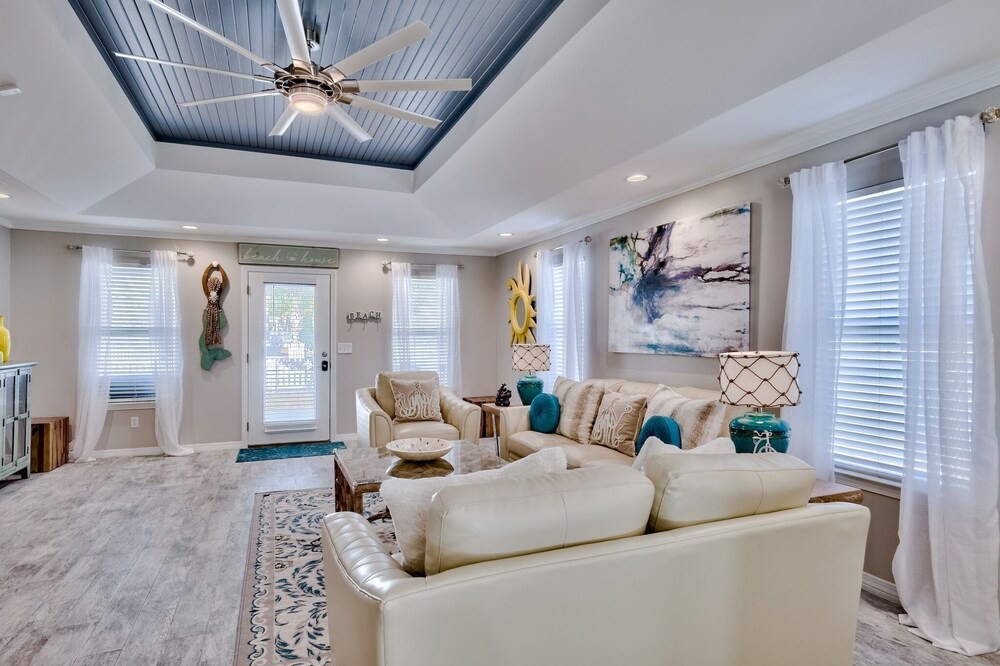 Photo of Livingroom in Clipper Cove