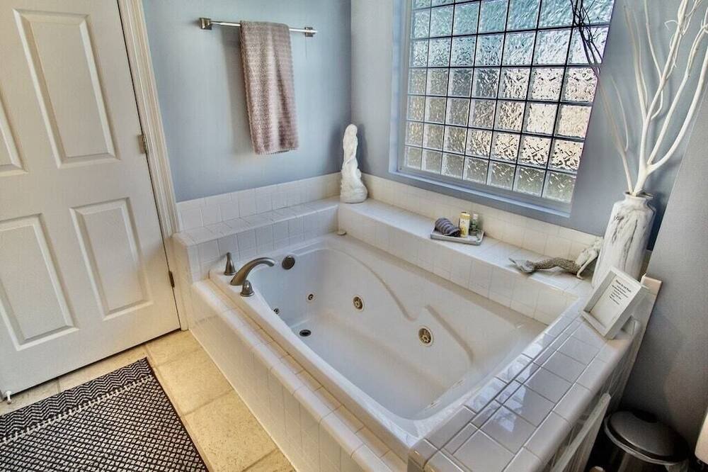 Photo of Bathroom in Riviera Beach