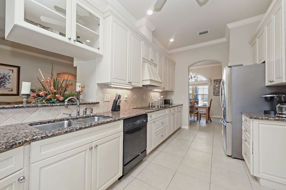 Photo of Kitchen in Avalon Beach Estates
