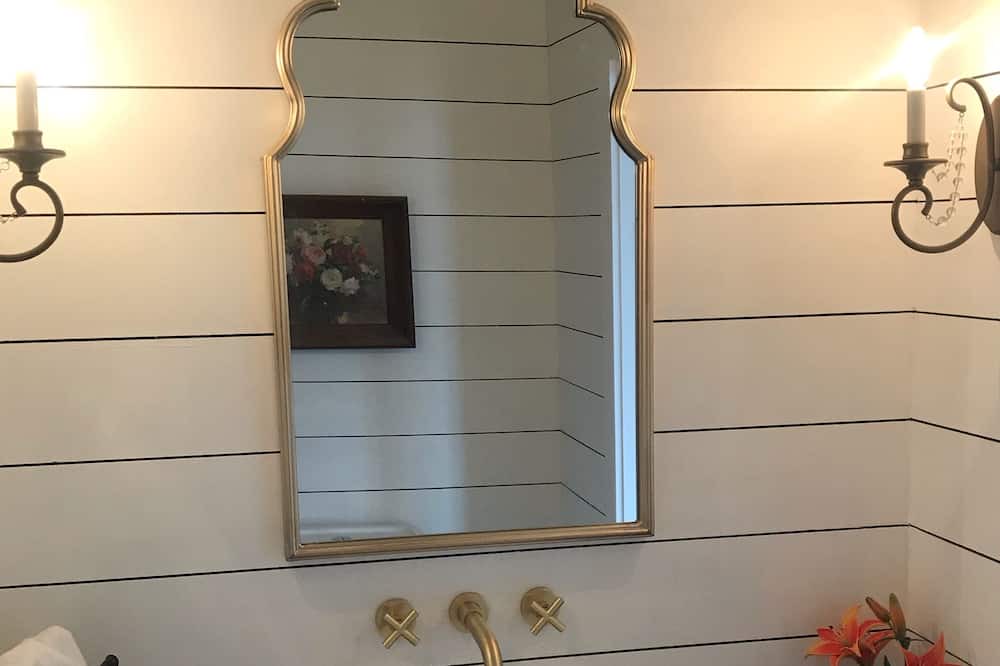 Photo of Bathroom in Vicksburg
