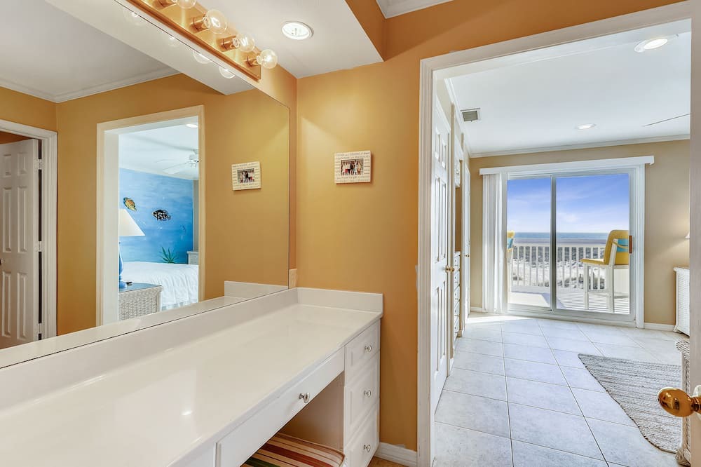 Photo of Bathroom in Holiday Isle