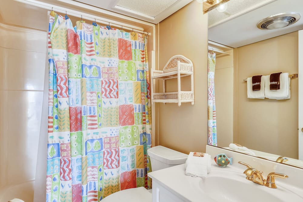 Photo of Bathroom in Holiday Isle