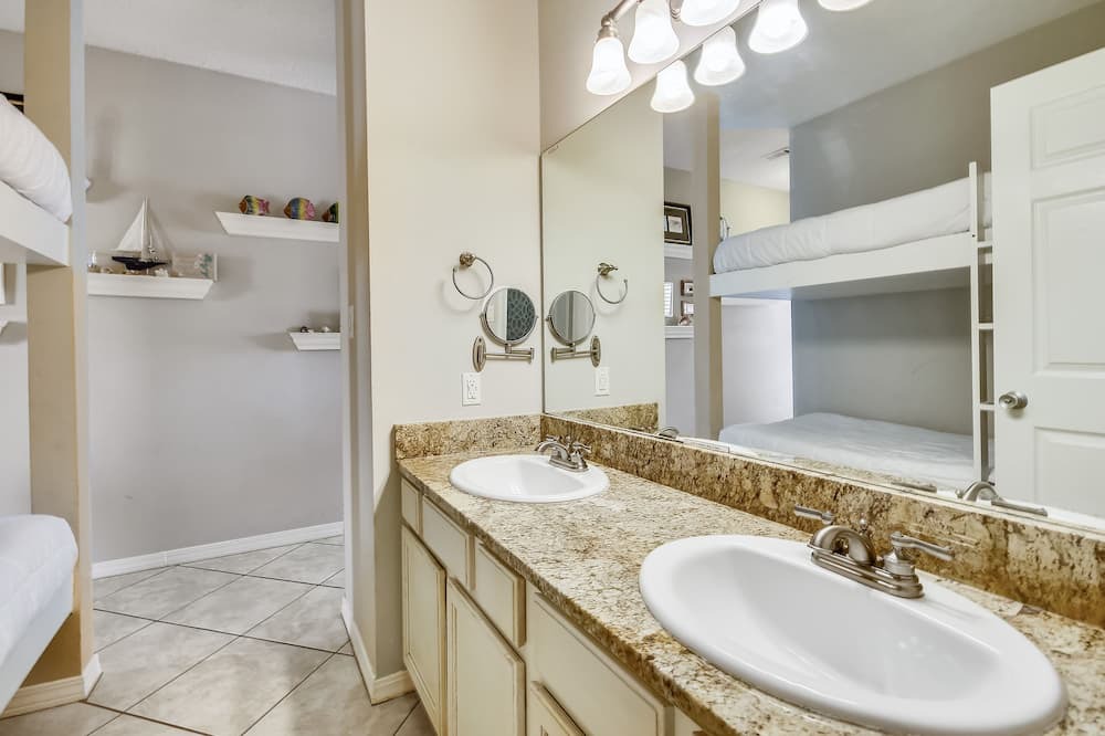 Photo of Bathroom in Holiday Isle