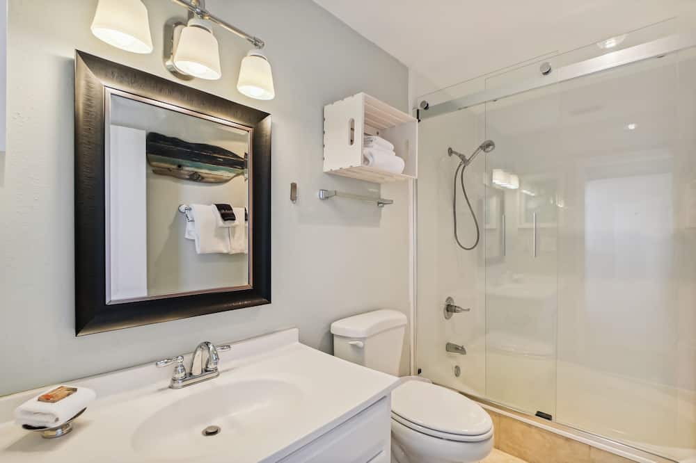 Photo of Bathroom in Holiday Isle