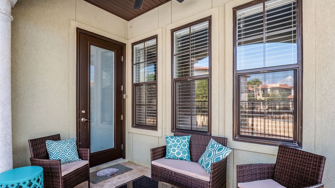 Photo of Patio Balcony in Villa Lago
