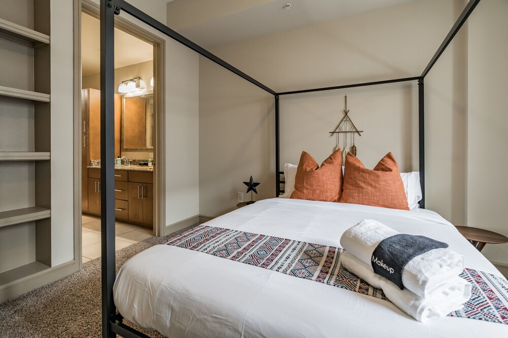 Photo of Bedroom in Greenway Plaza-Upper Kirby