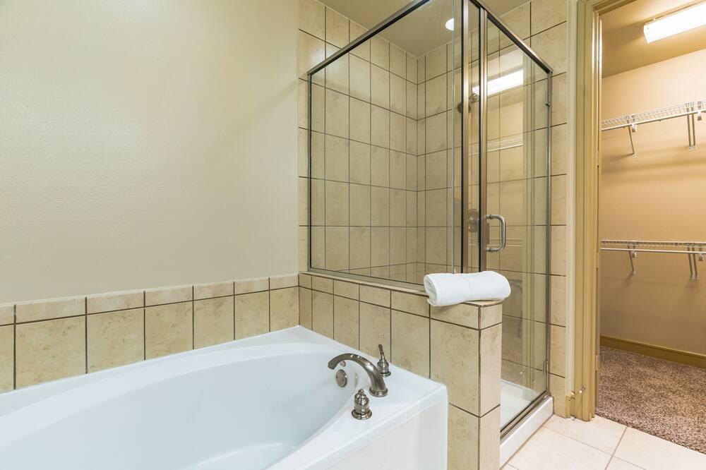 Photo of Bathroom in Greenway Plaza-Upper Kirby