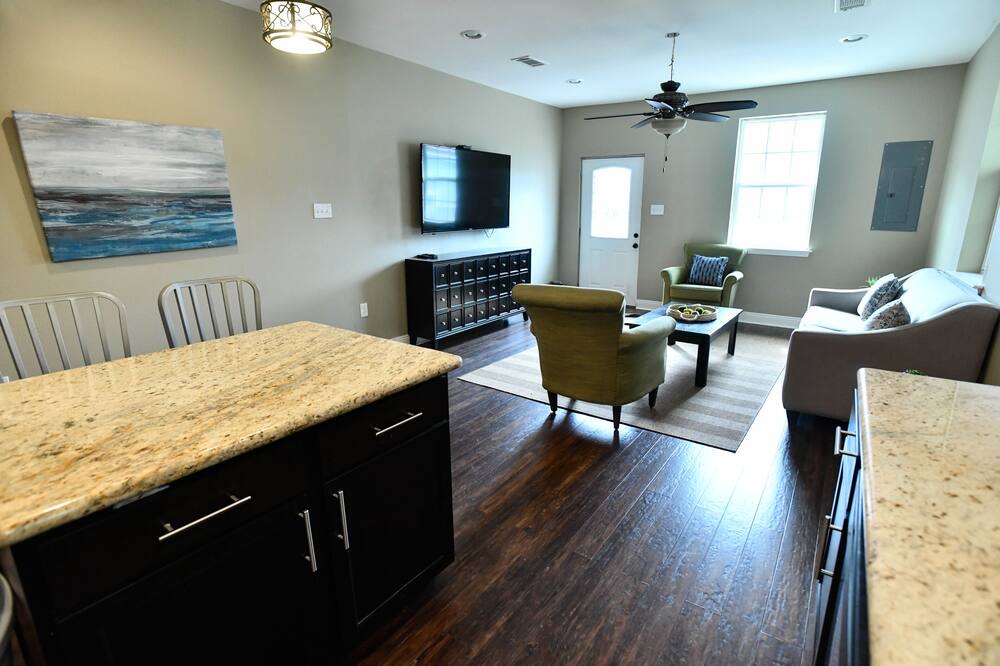 Photo of Livingroom in Mid-City
