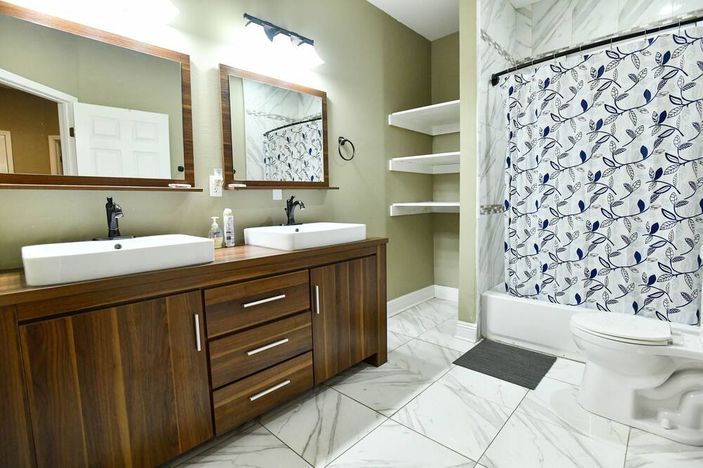 Photo of Bathroom in Mid-City