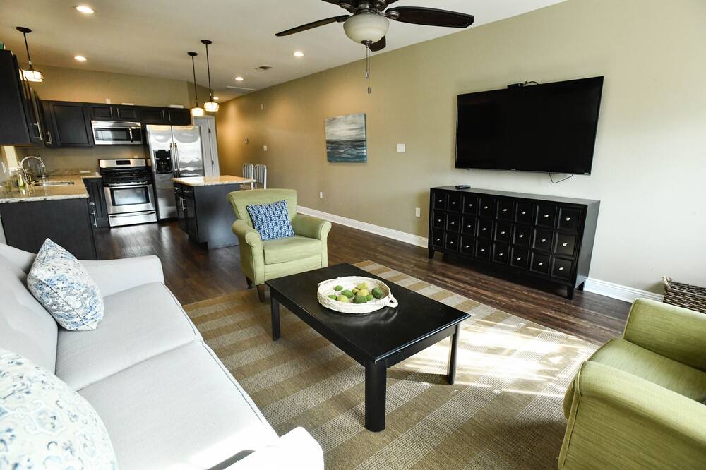Photo of Livingroom in Mid-City