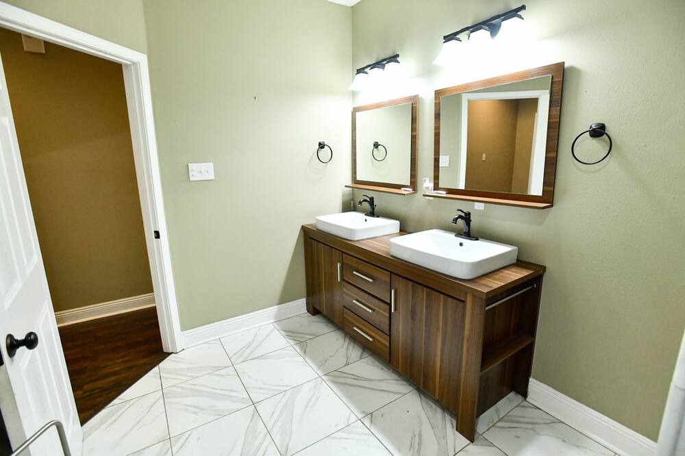 Photo of Bathroom in Mid-City