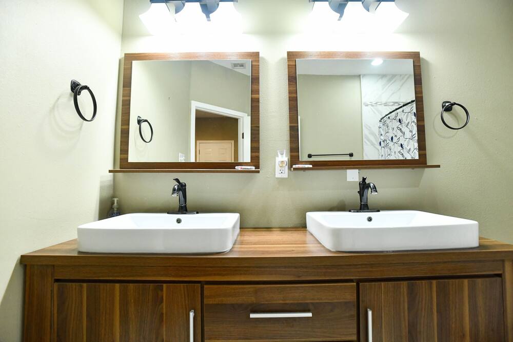 Photo of Bathroom in Mid-City