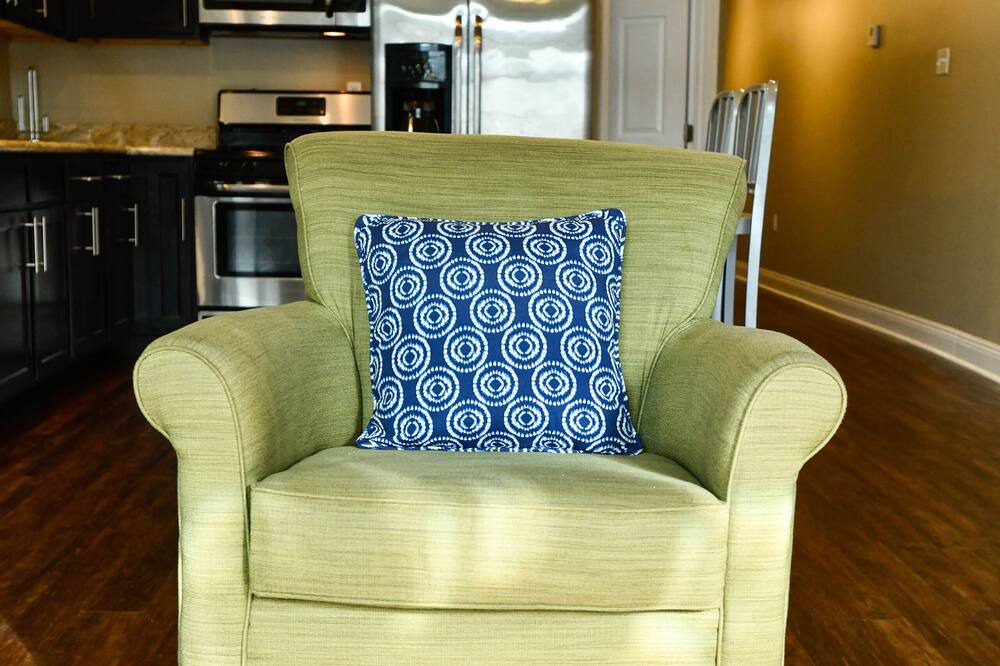 Photo of Livingroom in Mid-City