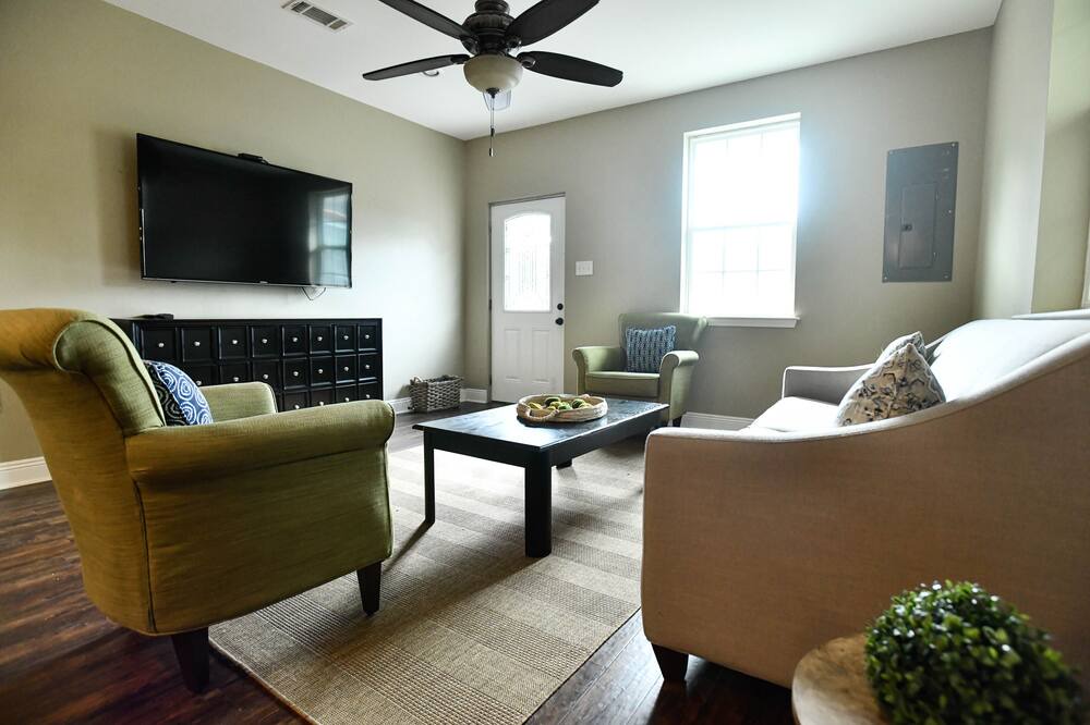 Photo of Livingroom in Mid-City