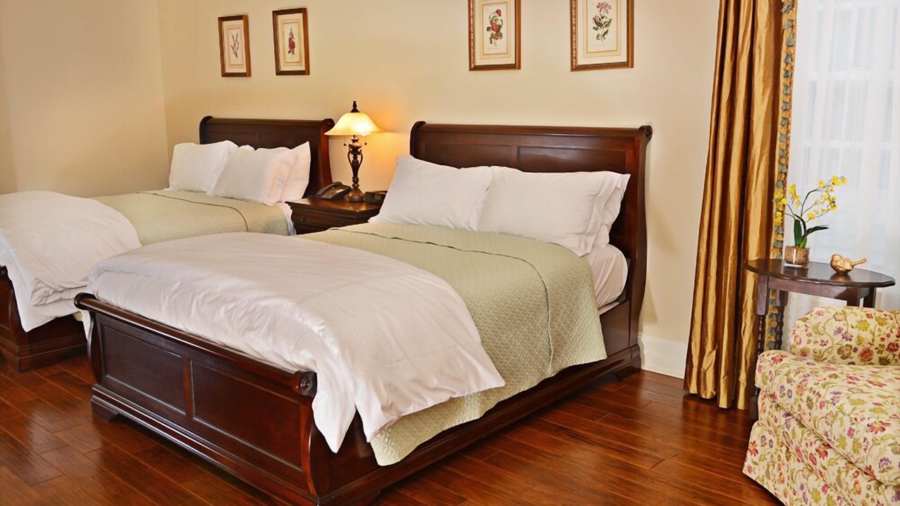 Photo of Bedroom in Point Clair