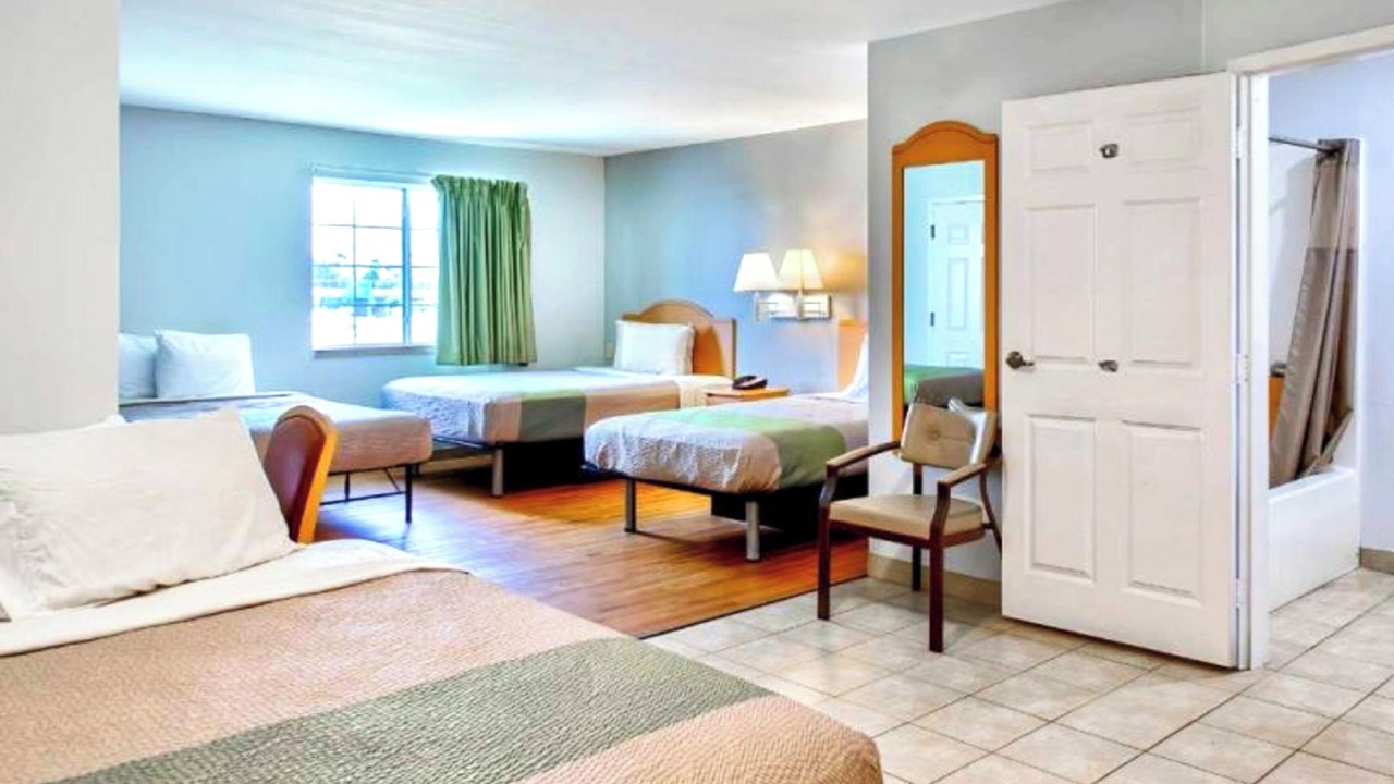 Photo of Bedroom in Sulphur