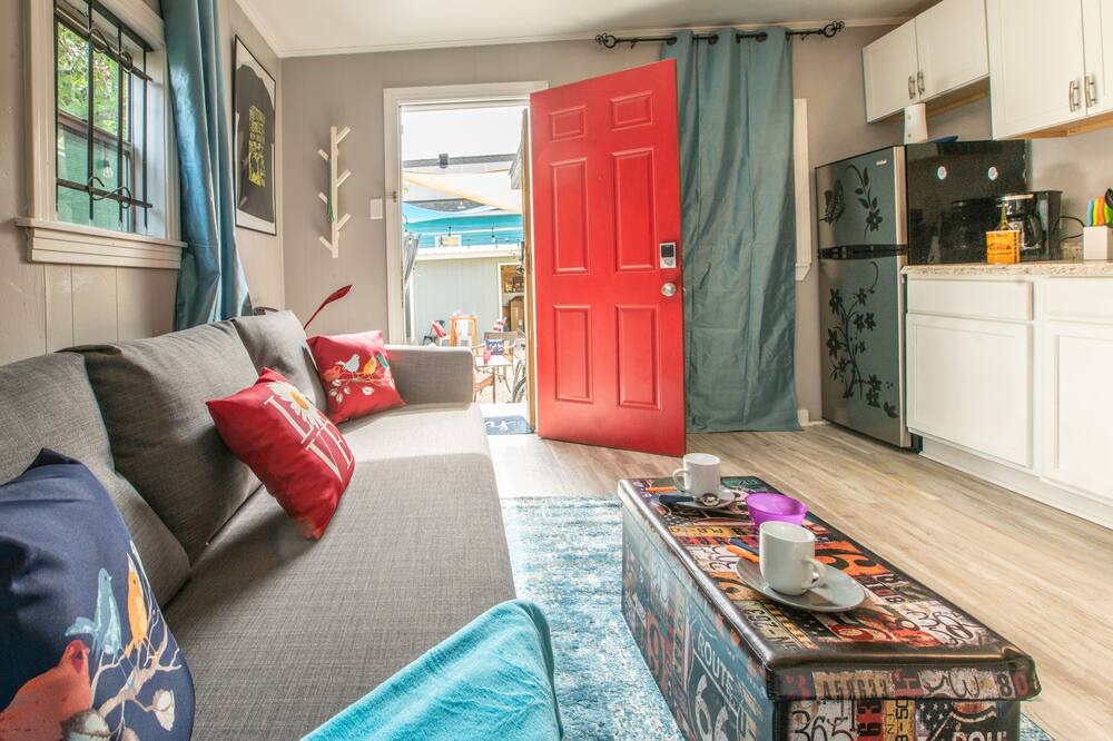 Photo of Livingroom in Seventh Ward
