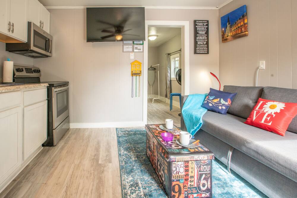 Photo of Livingroom in Seventh Ward