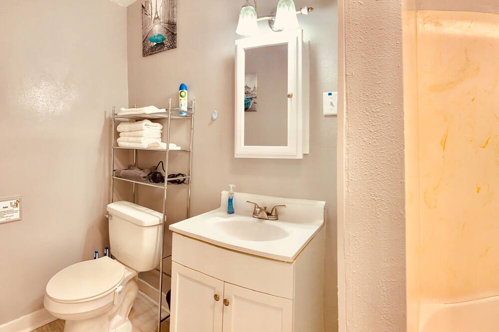 Photo of Bathroom in Seventh Ward