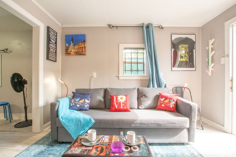 Photo of Livingroom in Seventh Ward