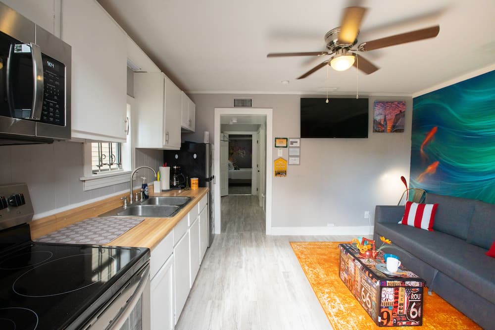 Photo of Livingroom in Seventh Ward