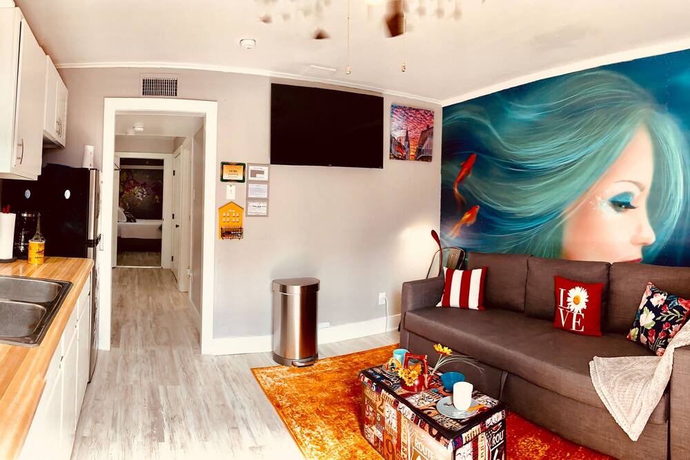 Photo of Livingroom in Seventh Ward