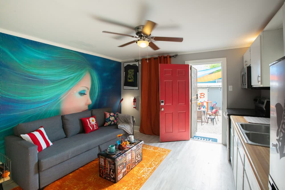 Photo of Livingroom in Seventh Ward