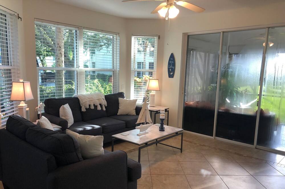 Photo of Livingroom in Tropical Cove