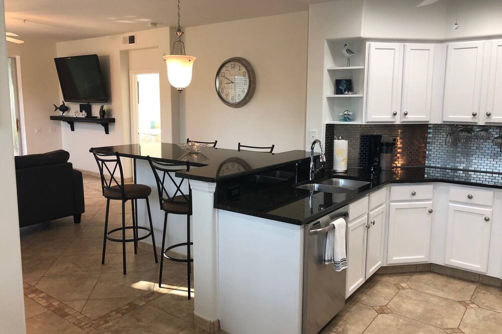 Photo of Kitchen in Tropical Cove