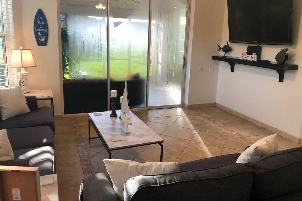 Photo of Livingroom in Tropical Cove