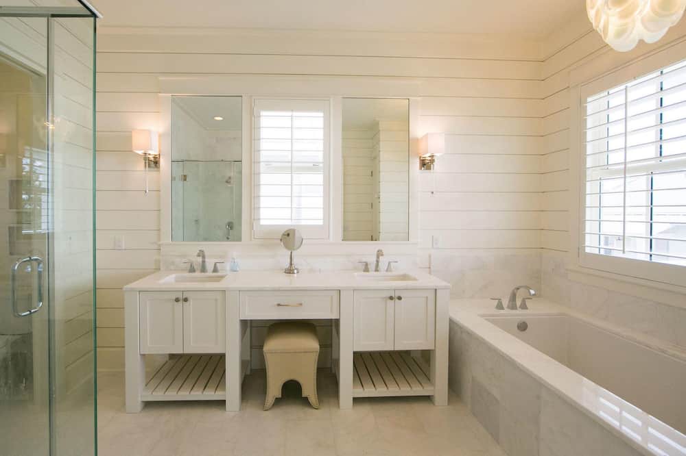 Photo of Bathroom in Beach District