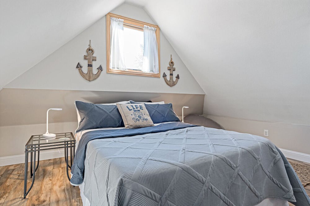 Photo of Bedroom in Cedar Creek Reservoir