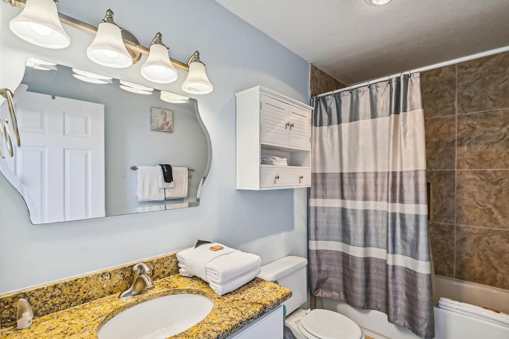 Photo of Bathroom in Holiday Isle