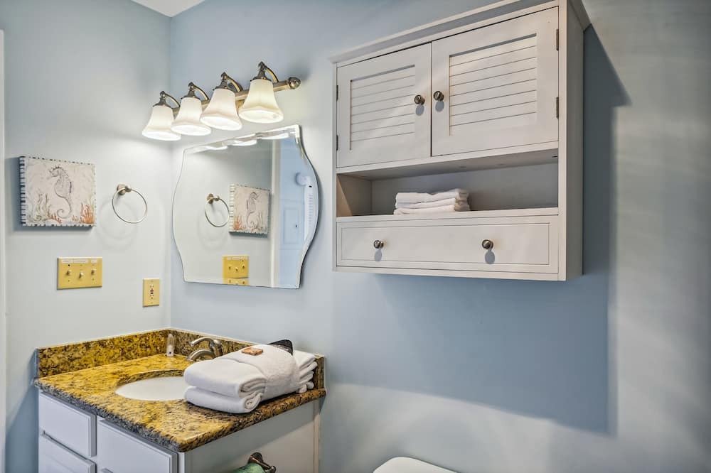 Photo of Bathroom in Holiday Isle