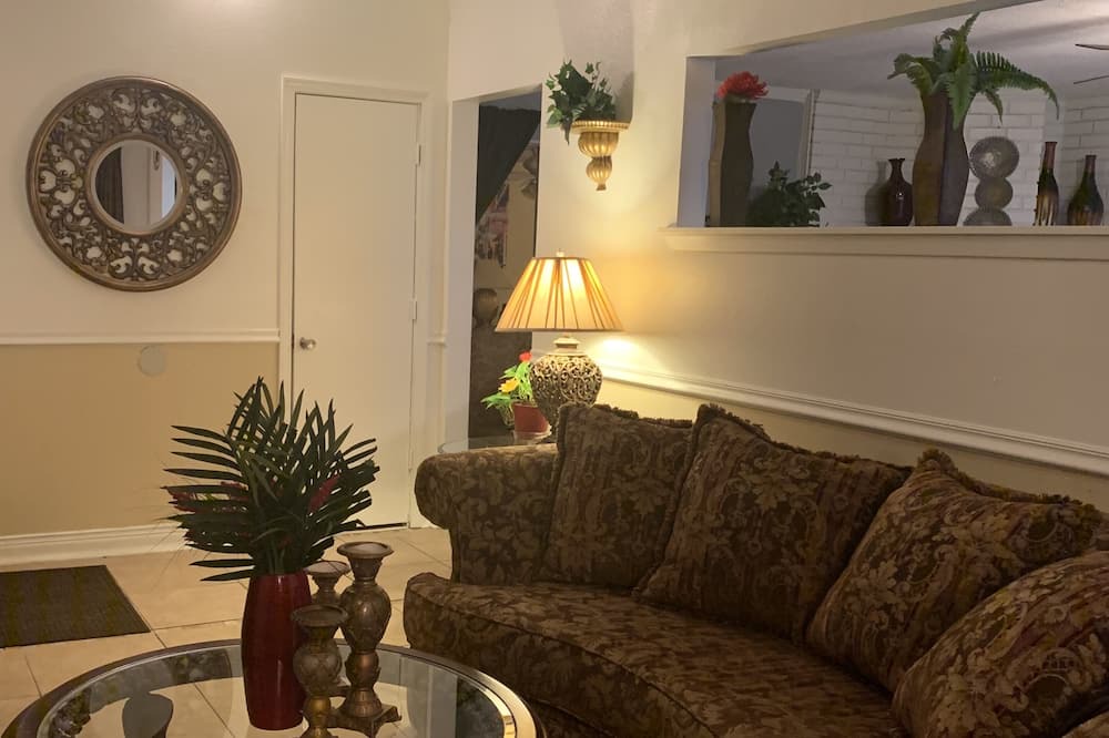 Photo of Livingroom in Little Woods