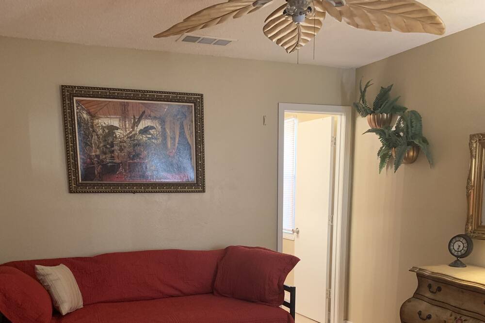 Photo of Bedroom in Little Woods