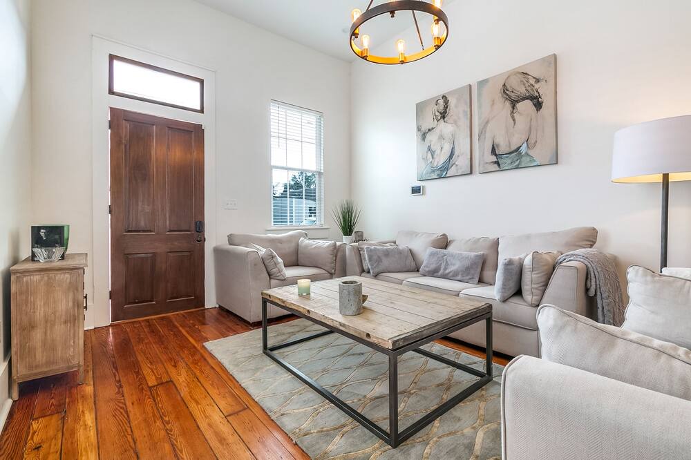 Photo of Livingroom in South 7th Ward