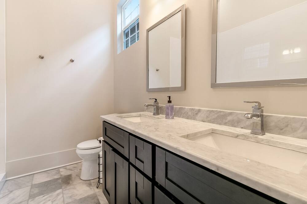 Photo of Bathroom in South 7th Ward
