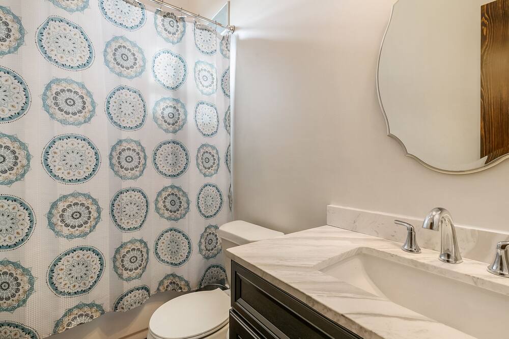 Photo of Bathroom in South 7th Ward