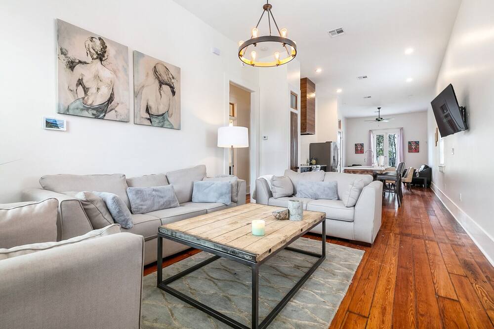 Photo of Livingroom in South 7th Ward