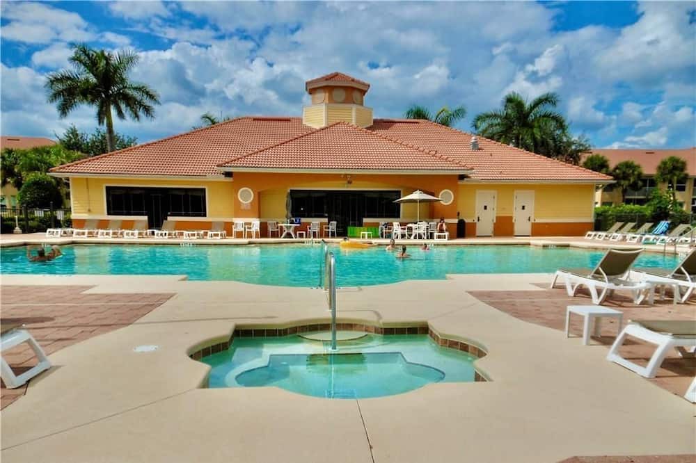 Photo of Outdoor in Estero