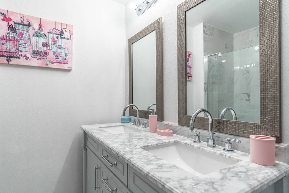 Photo of Bathroom in Northside
