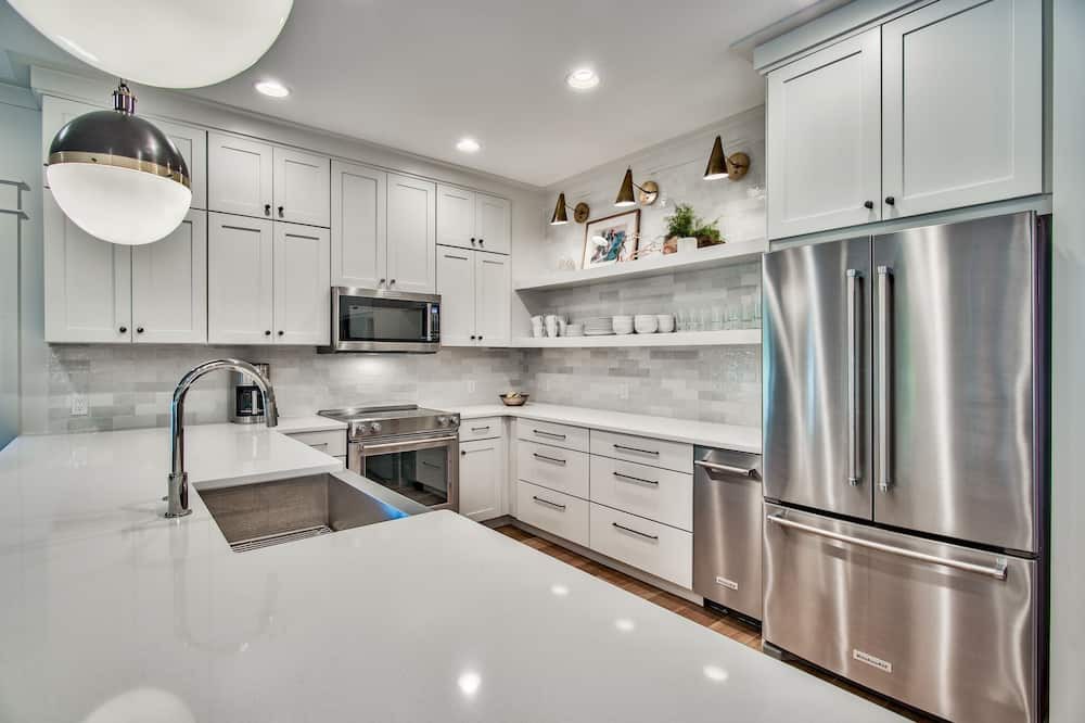 Photo of Kitchen in White's Gulfview